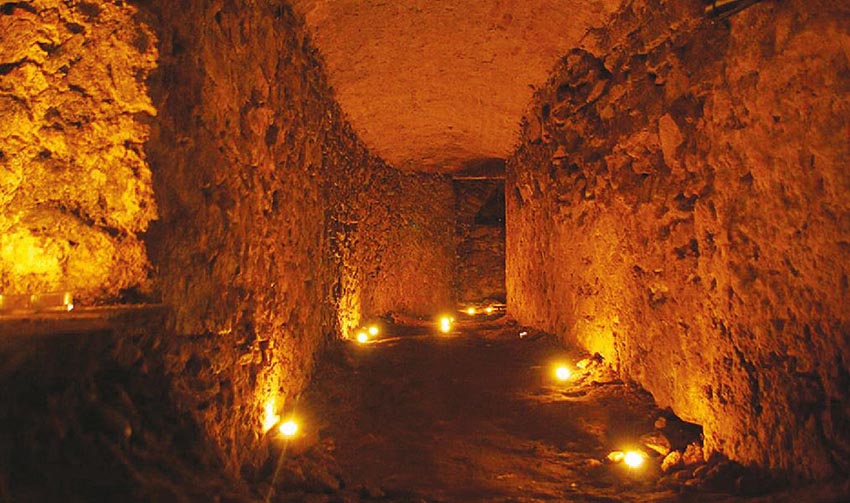 Tajuplná fotografia katakomb pod Žilinou