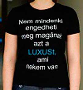 Fotografia trička s maďarským textom