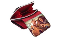 Červená peňaženka s potlačenou fotkou